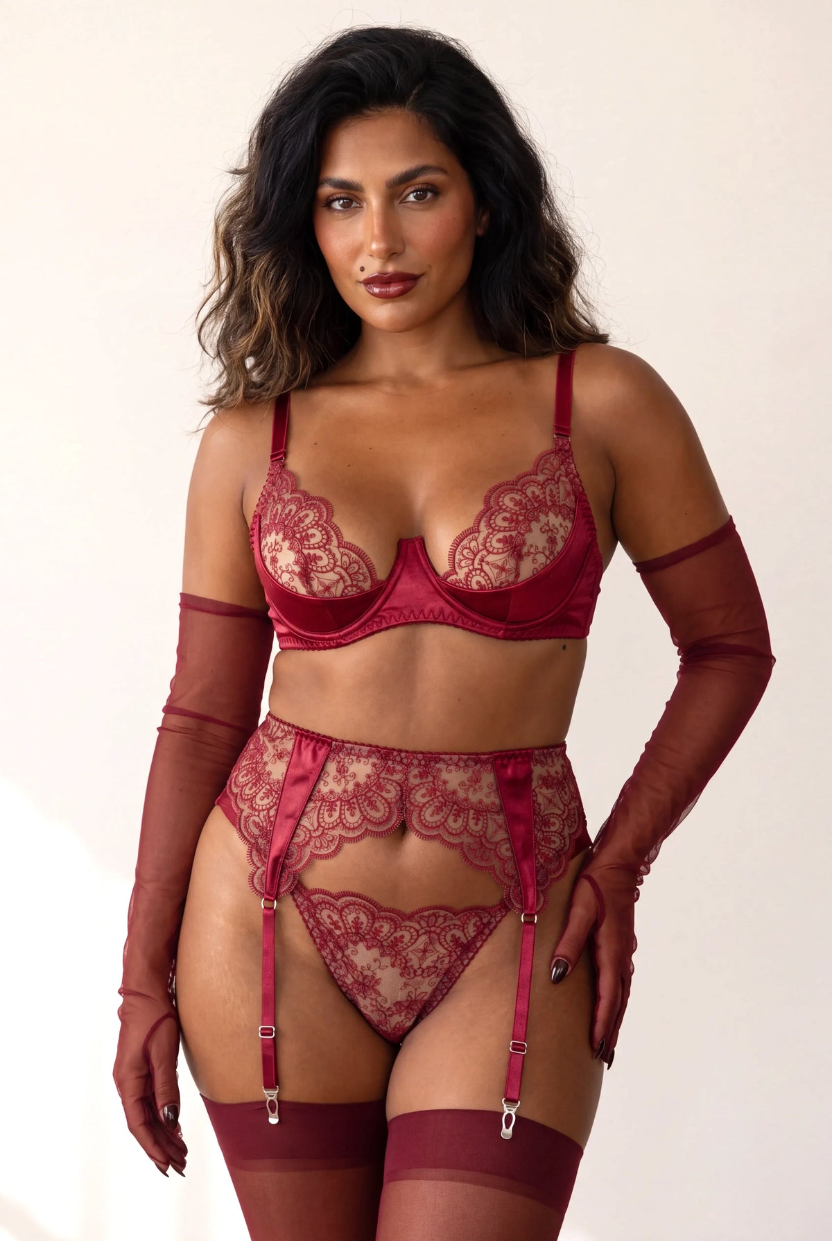Ensemble lingerie pour femme trois pièces - EMBRACE Bordeaux
